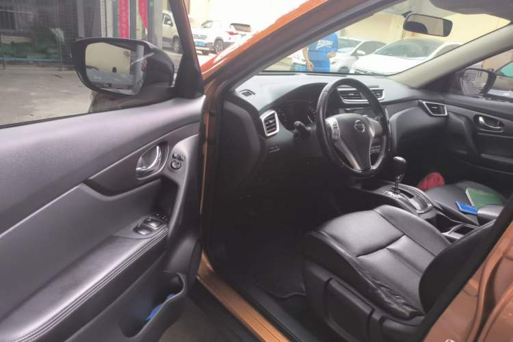 Used Nissan X-Trail 2014 2.0L CVT Comfort Edition 2WD Driver Seat