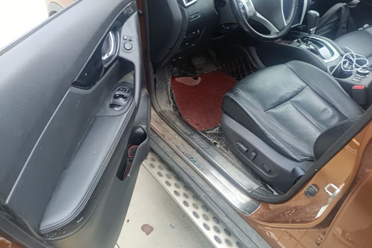 Used Nissan X-Trail 2014 2.5L CVT Luxury Edition 4WD Driver Seat