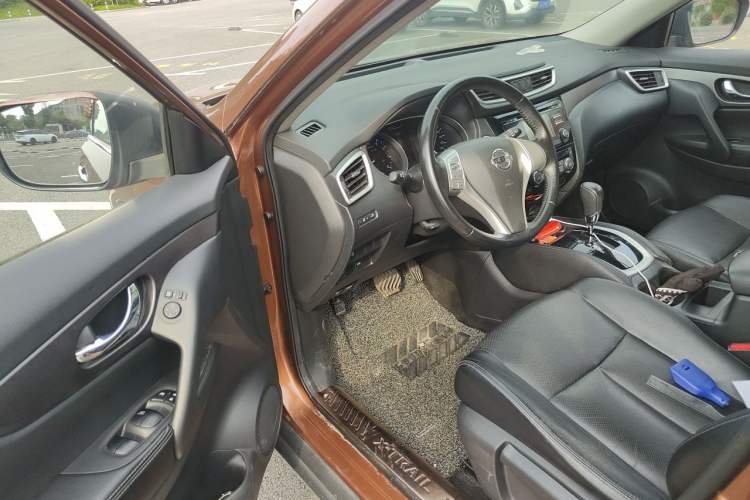 Used Nissan X-Trail 2014 2.0L CVT Comfort Edition 2WD Driver Seat