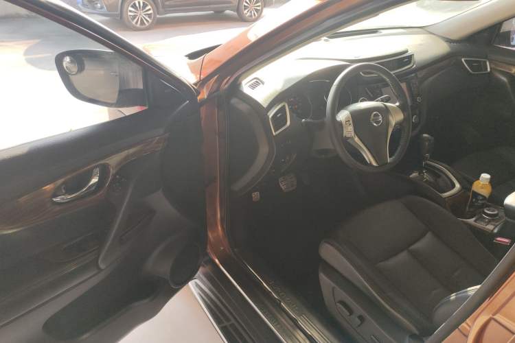 Used Nissan X-Trail 2014 2.5L CVT Luxury Edition 4WD Driver Seat