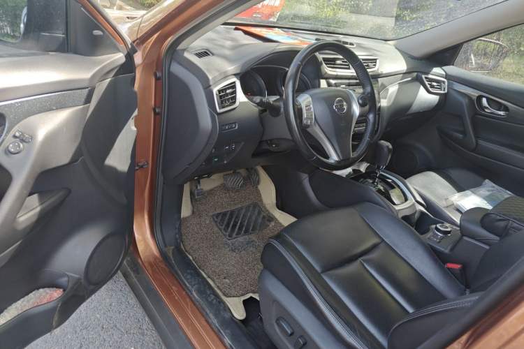 Used Nissan X-Trail 2014 2.5L CVT Luxury Edition 4WD Driver Seat