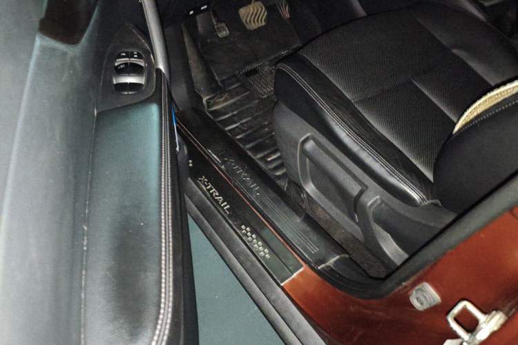 Used Nissan X-Trail 2014 2.0L CVT Comfort Edition 2WD Driver Seat