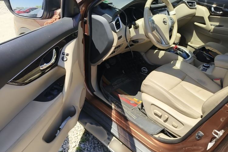 Used Nissan X-Trail 2014 2.5L CVT Ultimate Edition 4WD Driver Seat