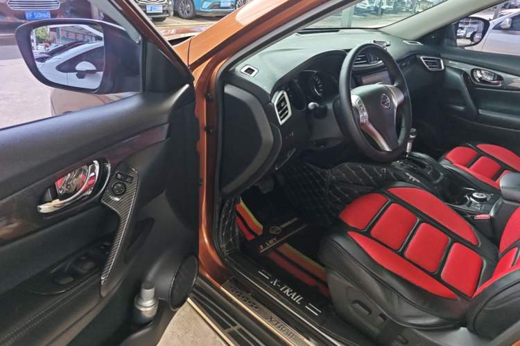 Used Nissan X-Trail 2014 2.5L CVT Leading Edition 4WD Driver Seat