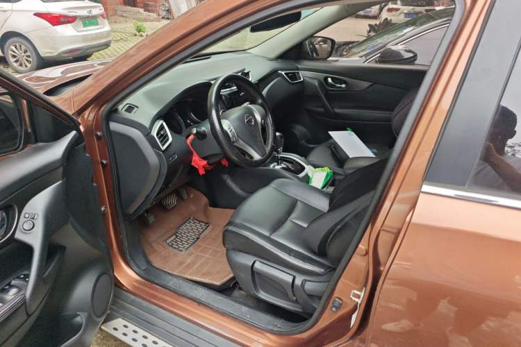 Used Nissan X-Trail 2014 2.0L CVT Comfort Edition 2WD Driver Seat