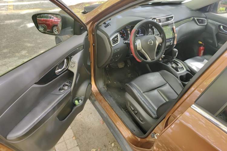 Used Nissan X-Trail 2014 2.5L CVT Luxury Edition 4WD Driver Seat