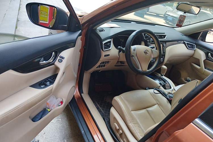Used Nissan X-Trail 2014 2.5L CVT Luxury Edition 4WD Driver Seat