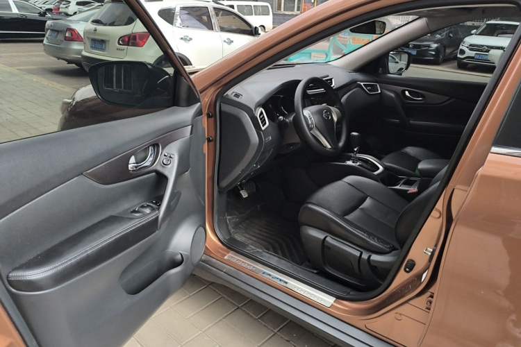 Used Nissan X-Trail 2014 2.0L CVT Comfort Edition 2WD Driver Seat