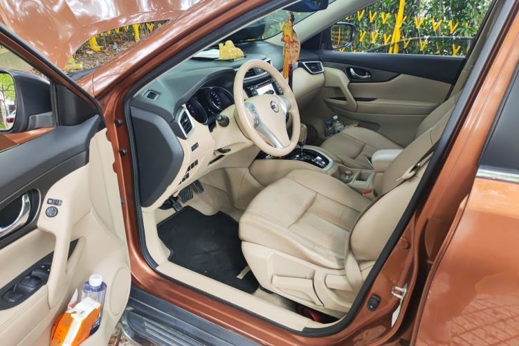 Used Nissan X-Trail 2014 2.0L CVT Comfort Edition 2WD Driver Seat