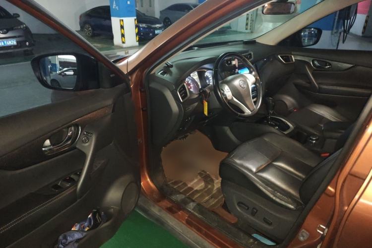 Used Nissan X-Trail 2014 2.5L CVT Luxury Edition 4WD Driver Seat