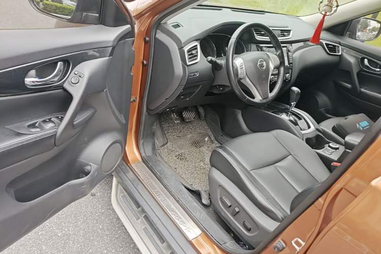 Used Nissan X-Trail 2014 2.5L CVT Leading Edition 4WD Driver Seat
