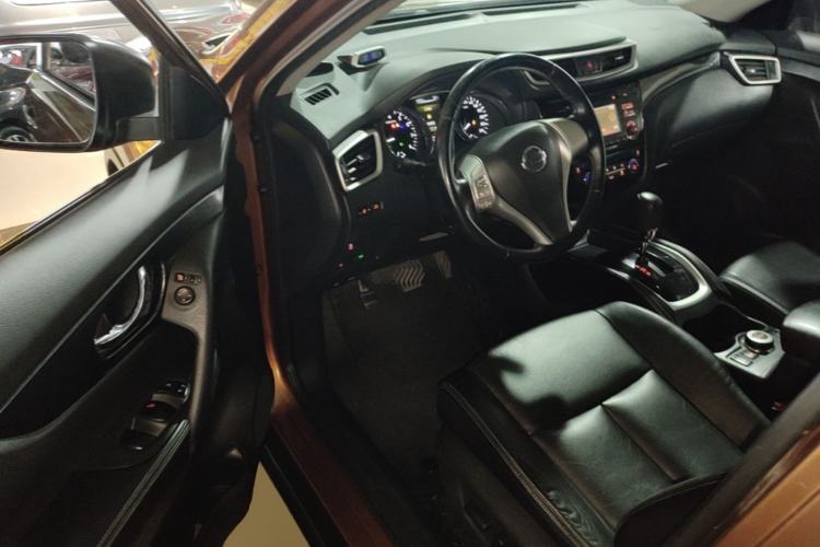 Used Nissan X-Trail 2014 2.5L CVT Leading Edition 4WD Driver Seat