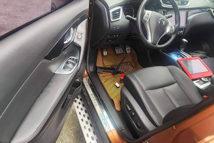 Used Nissan X-Trail 2014 2.5L CVT Luxury Edition 4WD Driver Seat