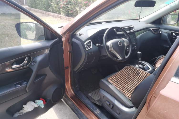 Used Nissan X-Trail 2014 2.5L CVT Leading Edition 4WD Driver Seat