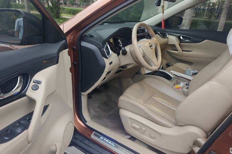 Used Nissan X-Trail 2014 2.5L CVT Leading Edition 4WD Driver Seat