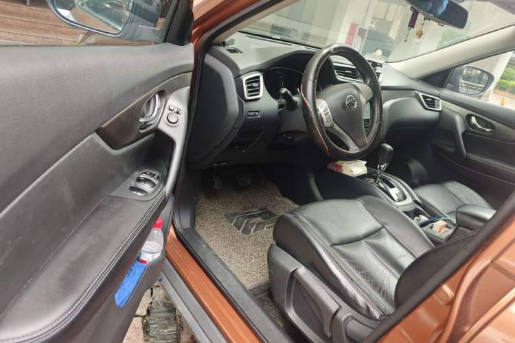 Used Nissan X-Trail 2014 2.0L CVT Comfort Edition 2WD Driver Seat