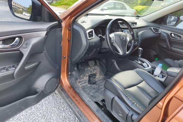 Used Nissan X-Trail 2014 2.0L CVT Comfort Edition 2WD Driver Seat