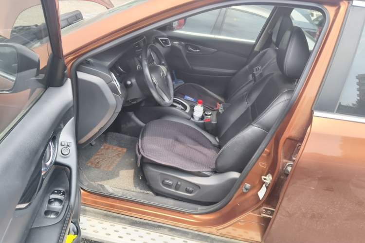 Used Nissan X-Trail 2014 2.5L CVT Luxury Edition 4WD Driver Seat