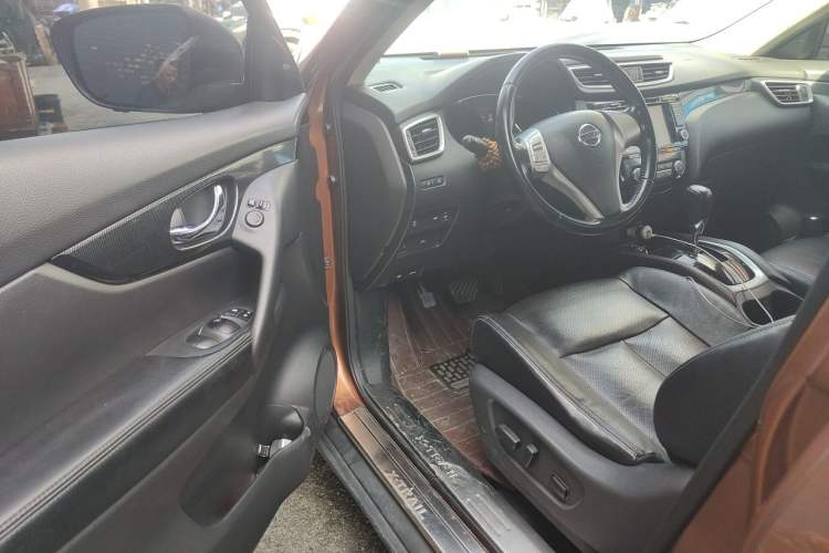Used Nissan X-Trail 2014 2.5L CVT Luxury Edition 4WD Driver Seat
