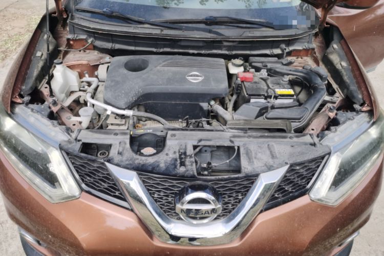 Used Nissan X-Trail 2014 2.5L CVT Leading Edition 4WD Engine Bay