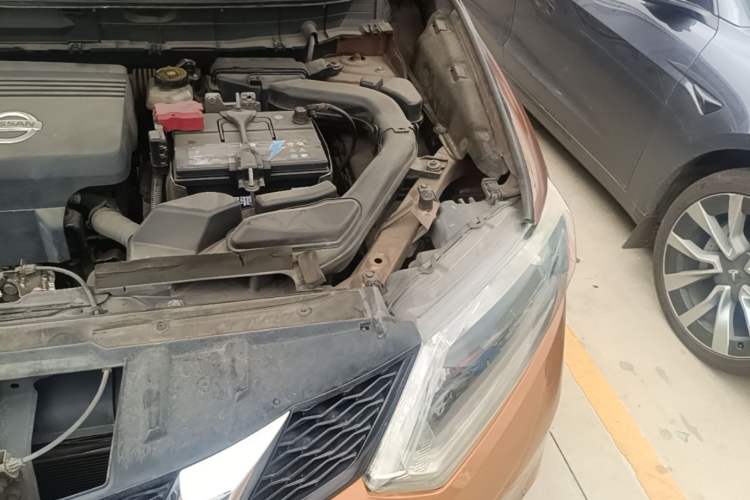 Used Nissan X-Trail 2014 2.5L CVT Luxury Edition 4WD Engine Bay Left