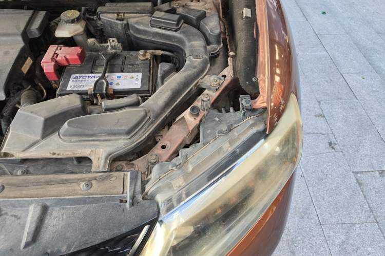 Used Nissan X-Trail 2014 2.0L CVT Comfort Edition 2WD Engine Bay Left