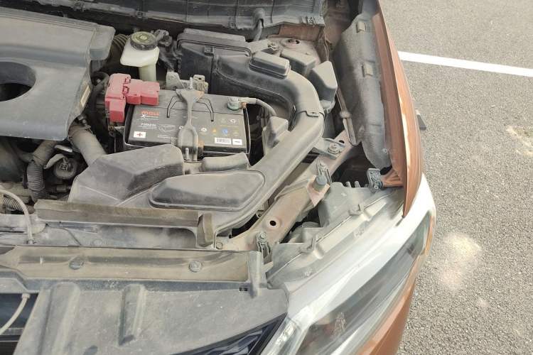 Used Nissan X-Trail 2014 2.0L CVT Comfort Edition 2WD Engine Bay Left