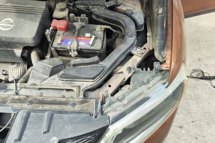 Used Nissan X-Trail 2014 2.5L CVT Leading Edition 4WD Engine Bay Left