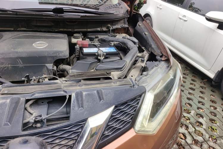 Used Nissan X-Trail 2014 2.5L CVT Luxury Edition 4WD Engine Bay Left