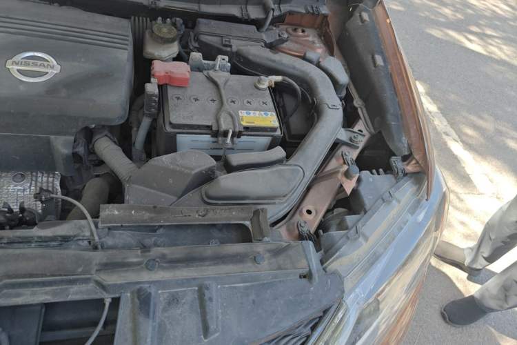 Used Nissan X-Trail 2014 2.5L CVT Luxury Edition 4WD Engine Bay Left