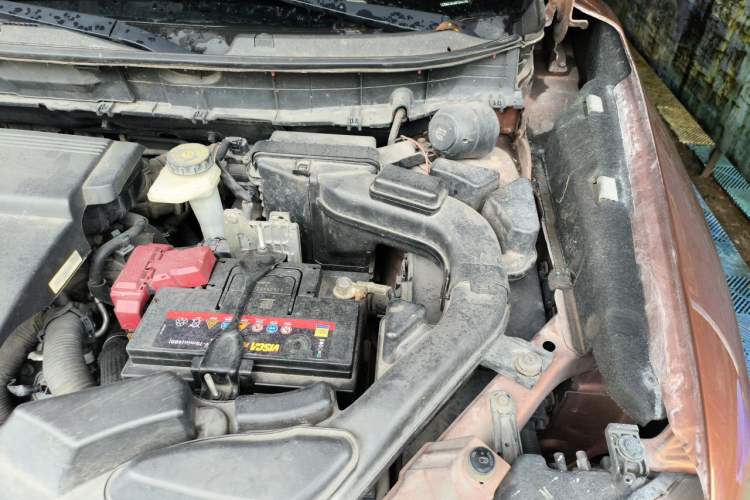 Used Nissan X-Trail 2014 2.0L CVT Comfort Edition 2WD Engine Bay Left