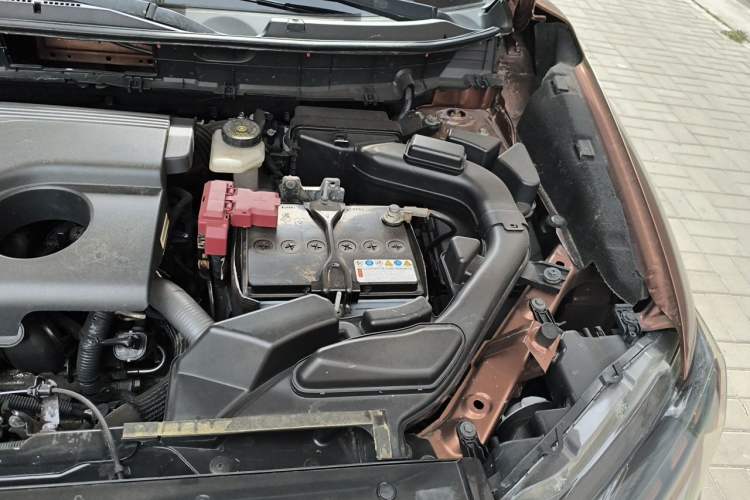 Used Nissan X-Trail 2014 2.0L CVT Comfort Edition 2WD Engine Bay Left