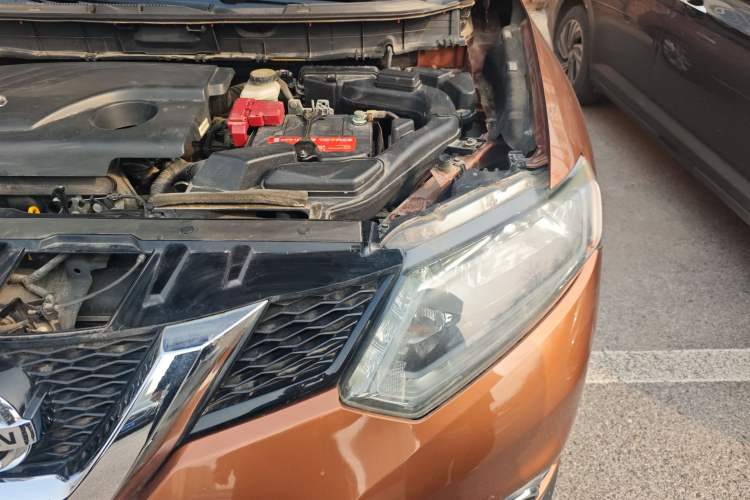 Used Nissan X-Trail 2014 2.0L CVT Comfort Edition 2WD Engine Bay Left