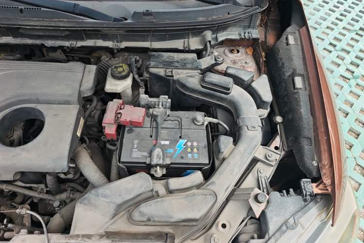 Used Nissan X-Trail 2014 2.0L CVT Comfort Edition 2WD Engine Bay Left