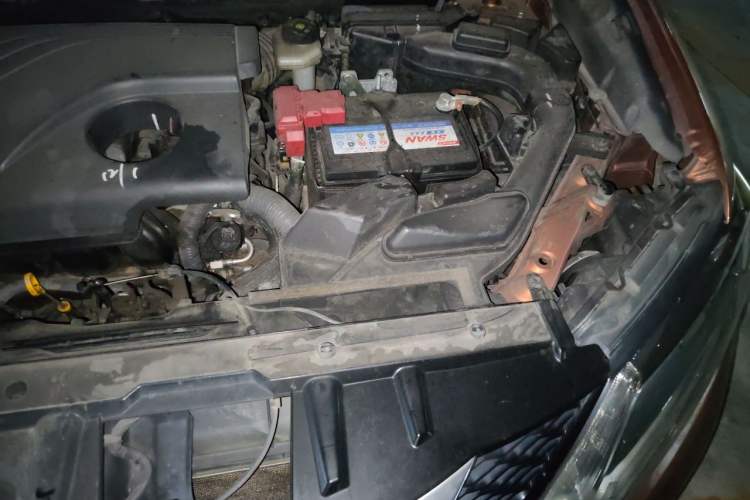 Used Nissan X-Trail 2014 2.0L CVT Smart Edition 2WD Engine Bay Left