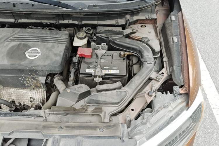 Used Nissan X-Trail 2014 2.5L CVT Leading Edition 4WD Engine Bay Left