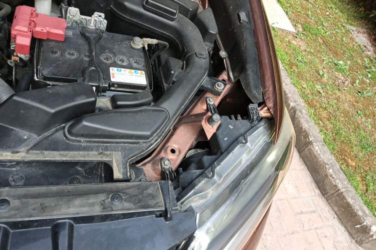 Used Nissan X-Trail 2014 2.0L CVT Smart Edition 2WD Engine Bay Left