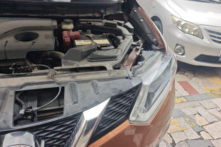 Used Nissan X-Trail 2014 2.0L CVT Comfort Edition 2WD Engine Bay Left