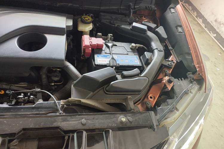 Used Nissan X-Trail 2014 2.0L CVT Smart Edition 2WD Engine Bay Left