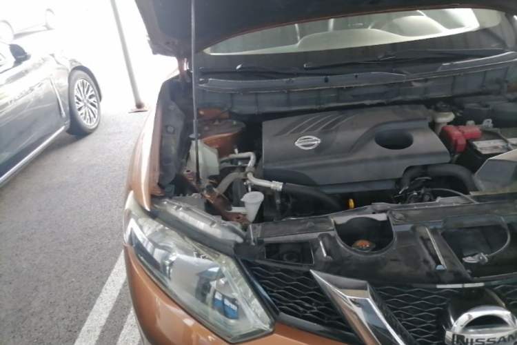Used Nissan X-Trail 2014 2.0L CVT Comfort Edition 2WD Engine Bay Right