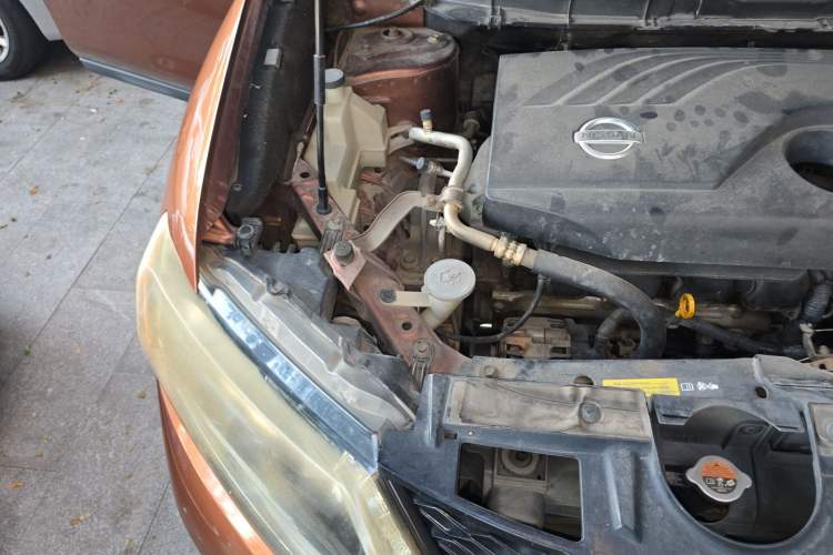 Used Nissan X-Trail 2014 2.0L CVT Comfort Edition 2WD Engine Bay Right