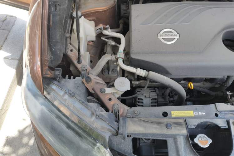 Used Nissan X-Trail 2014 2.0L CVT Comfort Edition 2WD Engine Bay Right