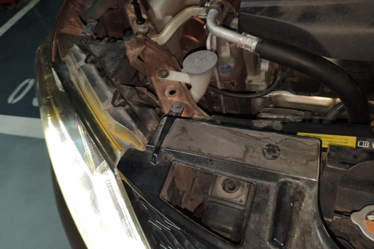 Used Nissan X-Trail 2014 2.0L CVT Comfort Edition 2WD Engine Bay Right