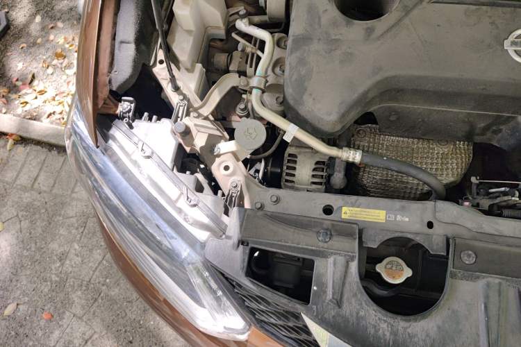Used Nissan X-Trail 2014 2.5L CVT Luxury Edition 4WD Engine Bay Right