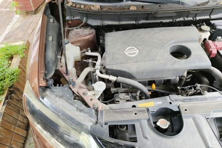 Used Nissan X-Trail 2014 2.0L CVT Comfort Edition 2WD Engine Bay Right