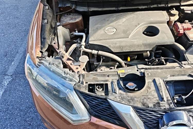 Used Nissan X-Trail 2014 2.0L CVT Comfort Edition 2WD Engine Bay Right