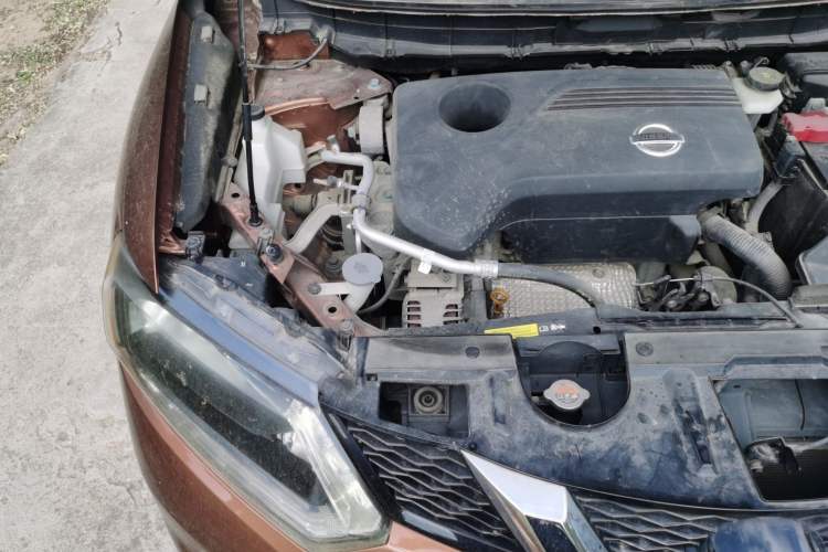 Used Nissan X-Trail 2014 2.5L CVT Leading Edition 4WD Engine Bay Right