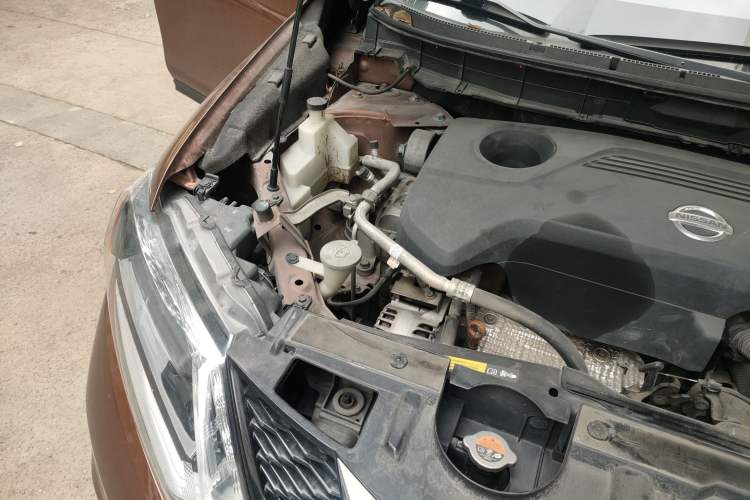 Used Nissan X-Trail 2014 2.5L CVT Luxury Edition 4WD Engine Bay Right
