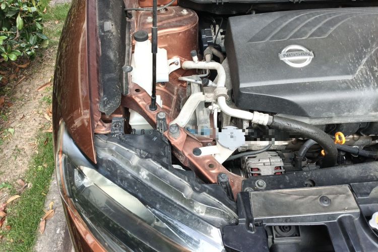 Used Nissan X-Trail 2014 2.0L CVT Smart Edition 2WD Engine Bay Right