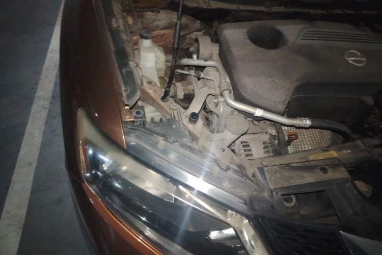 Used Nissan X-Trail 2014 2.5L CVT Leading Edition 4WD Engine Bay Right